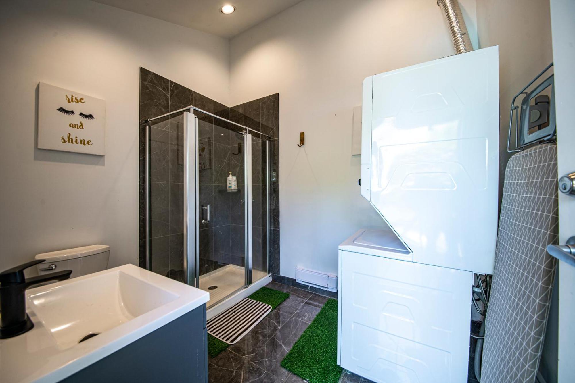 Seymour Private Bedroom, Ensuite Bathroom With Shared Pool, Hot Tub With Views Северный Ванкувер Экстерьер фото